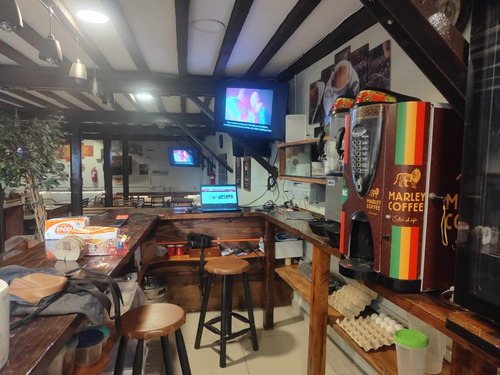 Vendo Local De 105 M2, Equipado Con Patentes De Restobar.