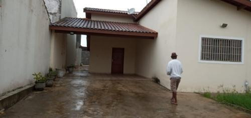 Imagem 1 de 14 de Casa Em Itanhaém Lado Praia 2,5 Km Do Mar 4 Vagas.