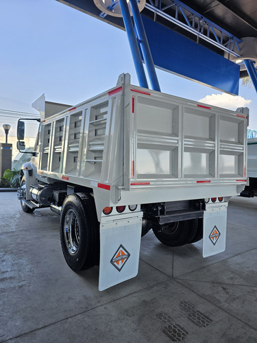 International 4300 Modelo 2014 Volteo Nuevo 7 Metros