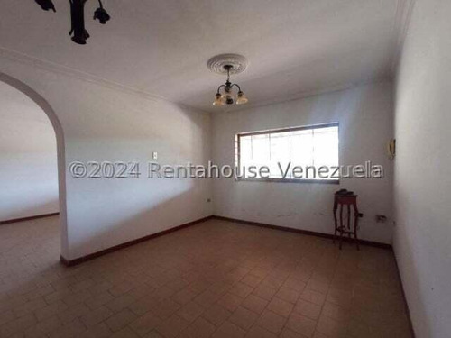 Amplia, Estilo Dúplex, 2.500 Mtrs De Terreno, Además, Cuenta Con Un Chalet De 170 Mtrs,, Canchas De Tenis Y De Usos Múltiples, Pinatero, Caney Y Parrillera. Todo Esto Dentro De Conjunto Privado