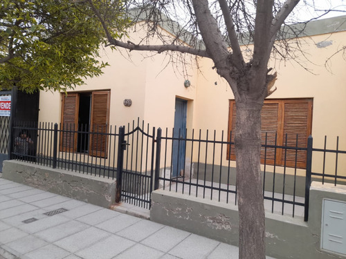 Vende Casa En Barrio San Cayetano, General Roca, Rio Negro.