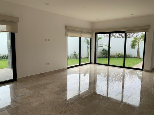 Residencia En Venta En Punta Tiburón Marina & Golf En La Riviera Veracruzana, 4 Recámaras Cada Una Con Baño, Alberca, Cuarto De Servicio