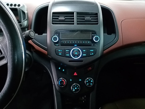 Imagen 13 de 15 de Chevrolet Sonic 2015 1.6 Lt Mt