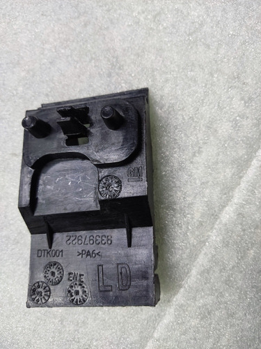 GuĂa Facia Delantera Izquierda Gm Chevy 98-02 93397922 (Usado)