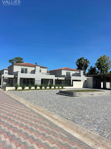 Casa En Venta En Pilar, G.b.a. Zona Norte, Argentina