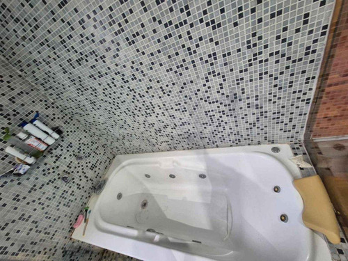 Casa En Venta - 7 Dormitorios 5 Baños - Berazategui