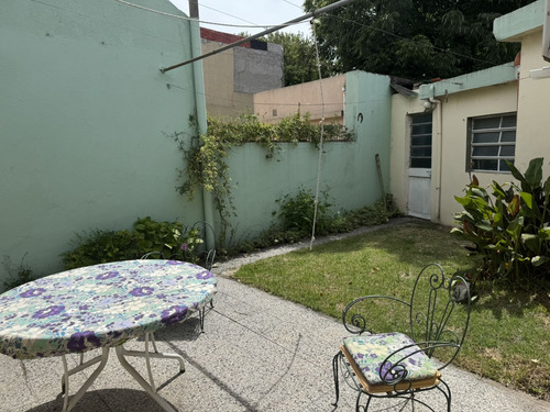 Venta De Casa 4 Amb. Con Jardin Y Cochera , Haedo