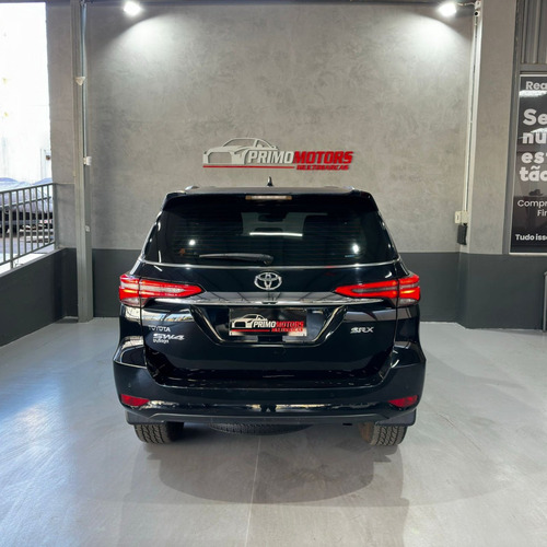 Toyota Hilux SW4 2.8 D-4D TURBO DIESEL SRX 4X4 AUTOMÁTICO