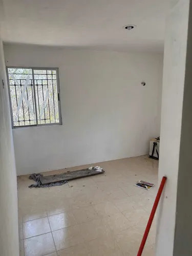 Casa De Dos Recámaras Y Un Baño, Amplio Terreno