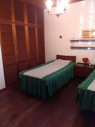 Chalet -amplio Lote- Villa Urquiza