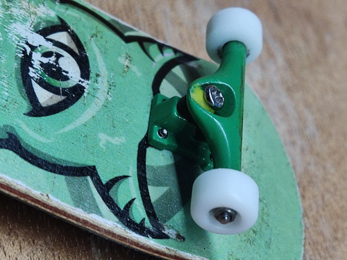 Deck Profesional Con Trucks Pro Y Ruedas De Uretano 