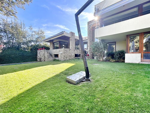 Casa En Arriendo De 7 Dorm. En Lo Barnechea
