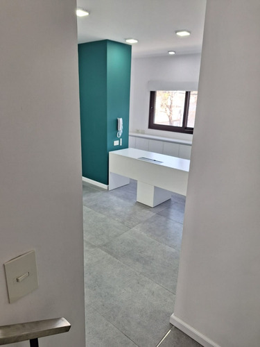 Alquiler Clínica O Centro De Salud - 8 Consultorios
