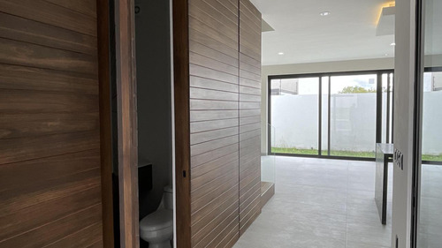 Casa En Venta En Condominio La Reserva, Valle De Juriquilla, 4 Recámaras, Acabados De Lujo
