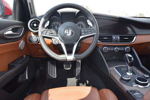 Imagen 6 de 9 de Alfa Romeo Giulia 2017 2.0 Ti At