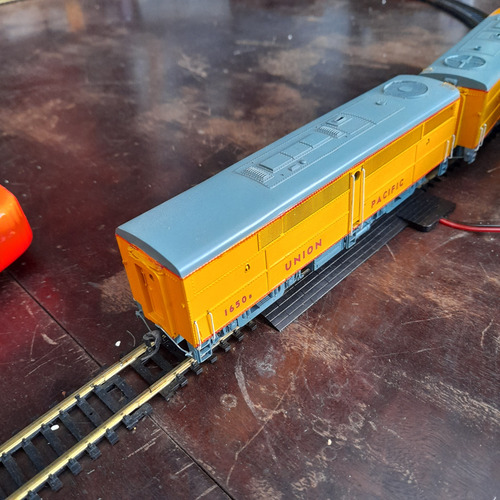 Imagem 4 de 9 de Locomotiva Duas Ho Gmd F7a/b Up Fratesche Engate Kadee /7