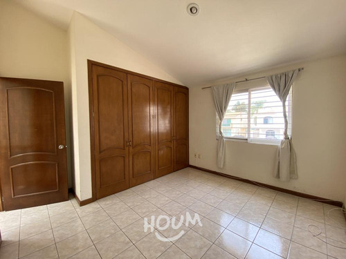 Casa En Jardín Real, Zapopan Con 4 Recámaras, 220 M², Id: 153696