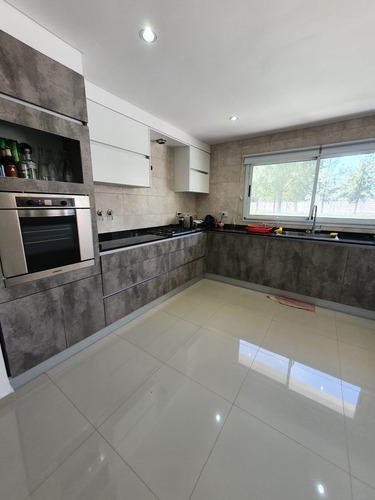Imagen 3 de 14 de Espectacular Casa 5 Ambientes En Terralagos