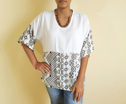 Imagem 2 de 5 de Blusa Bata Feminina Tecido Hilde