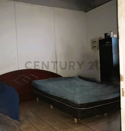 Casa 3 Ambientes En Venta Lanus.