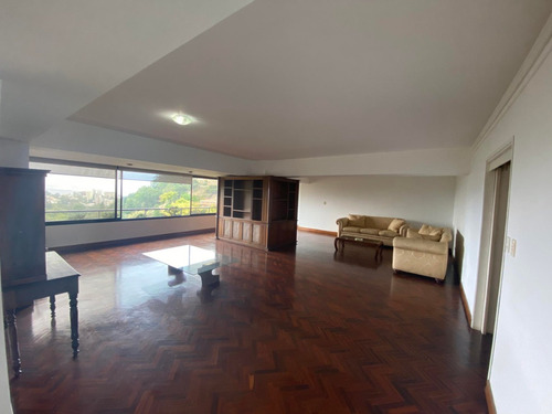 Oportunidad Para Actualizar Bello Y Amplio  Apartamento En  Alto Hatillo.   Mls #24-19877 Lp