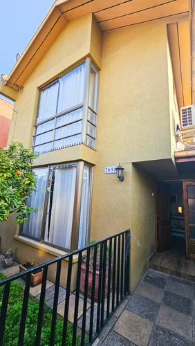 Se Vende Casa 4d+4b+2est. Barrio Las Encinas, Maipu.