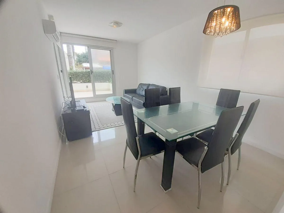 Alquiler Anual Apartamento Con 2 Dormitorios Península!! · Foto 4