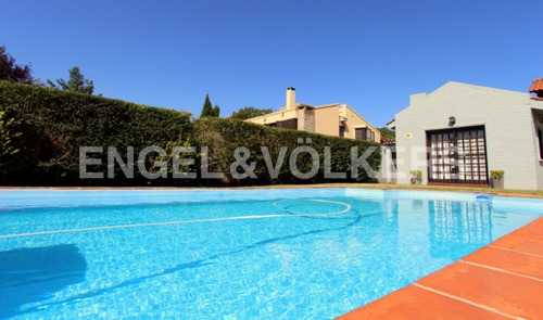 Impecable Casa Con Piscina En Venta Carrasco