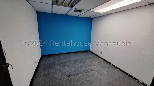 Excelente Oportunidad De Alquilar Una Amplia Oficina En La Urbina, Mls #25-3192