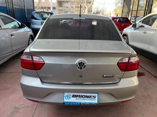 Imagen 5 de 8 de Volkswagen Voyage 1.6 Msi Higline 2017