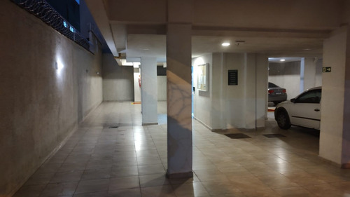 Apartamento Em São Vicente, Prédio De 3 Andares Com Elevador Em Frente A Estação Do Vlt Mascarenhas