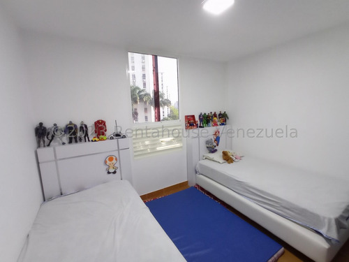 Imagen 3 de 30 de Moderno Y Remodelado Apartamento En Venta Con Conexión A Planta Electrica En El Este De Barquisimeto Lp 245899
