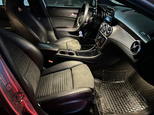 Imagen 14 de 19 de Mercedes Benz Gla 250 Amg Line