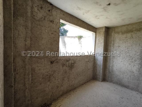 Casa En Venta En Guaracarima La Victoria 25-14133