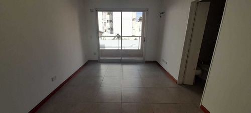 Imagen 6 de 9 de Monoambiente Con Balcón En Excelente Estad