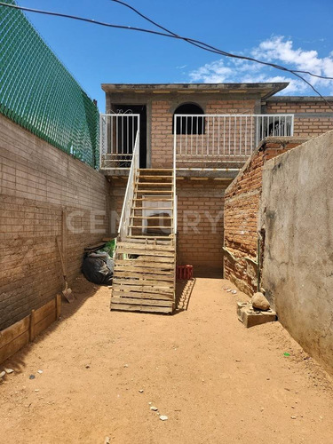 - Se Vende Casa Con Local En Col. Francisco Villa En Cd. Cuauhtemoc, Chih