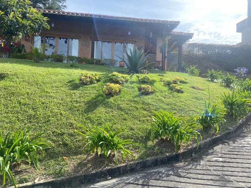 Casa En Venta En Loma Del Escobero. Cod V16844