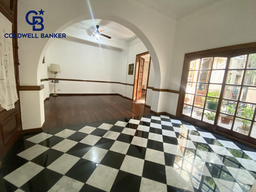 Casa En Venta 8 Ambientes En Boedo