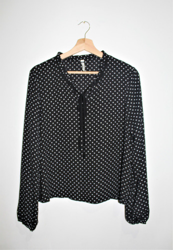 Blusa Nocturna Estrellada Con Detalle De Cordones Sybilla