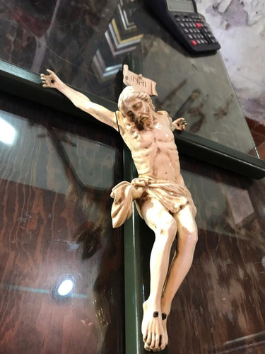 Cristo De Resina Imitación Marfil