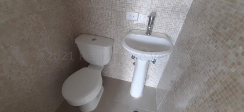Imagen 21 de 30 de Sp/** Excelente Edificio Con Local Comercial En P/b Y Mas Bondades En Venta Barquisimeto Zona Centro, Tlf. 0424-5197639. # 22-15281, Lara Venezuela
