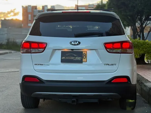 Kia Sorento Trust 2.400cc A/t 2ab Fe 7 Pasajeros 4x2 2016