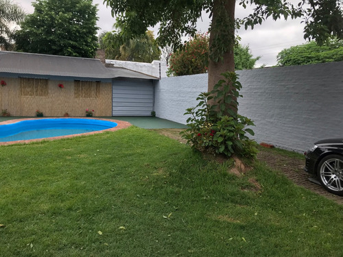 Chalet De 2 Plantas A 500 Más De Las Lomitas ,pileta,parrilla,garaje,césped