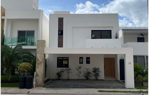 Casa En Renta En Residencial Aqua  By Cumbres 