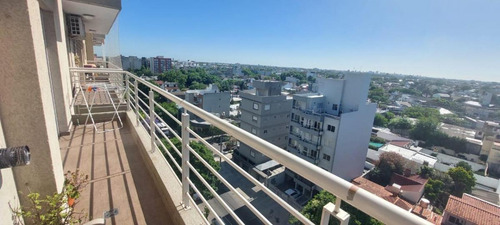 Dueño Directo Vende 2 Amplios Departamentos Con Vista Panorámica Y Cochera Cubierta. Apto Crédito. Excelente Ubicación En Moron A Pocas Cuadras Del Centro Comercial. Sin Comisión Inmobiliaria