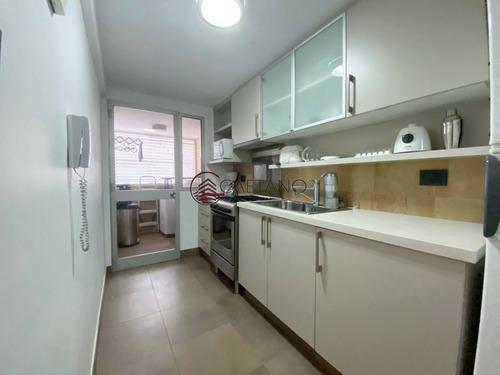 Imagen 10 de 30 de Venta De Apartamento 2 Dormitorios En Playa Mansa, Punta Del Este. - Punta Del Este Mansa