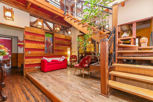 Casa En Venta De 7 Dorm. En Providencia