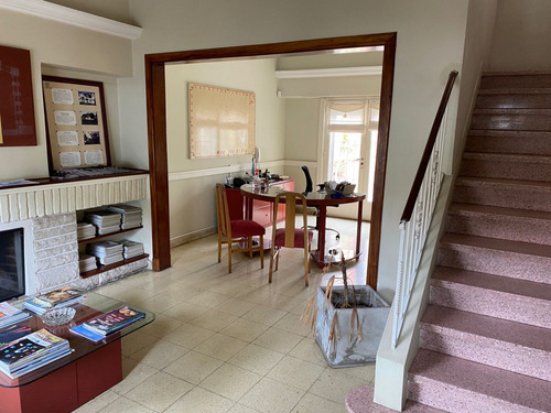 Chalet 4 Ambientes+ Dcia, Ideal Profesional O Vivienda A Mts De Plaza Del Agua.