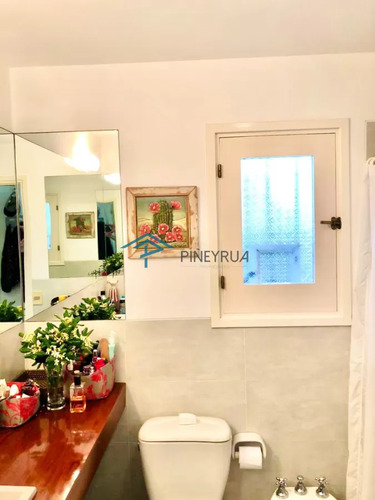 Venta De Casa Amplia De Construcción Sólida Sobre Primera Fila De Mar En La Juanita, José Ignacio