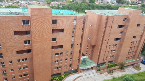 Alto Hatillo Imponente 180mts Financiamiento 50% En Dos Años Sin Intereses Linda Vista Edificio Nuevo Pozo De Agua Calle Privada Vigilancia 2habitaciones /3baños 2 Puestos En Sótano Maletero